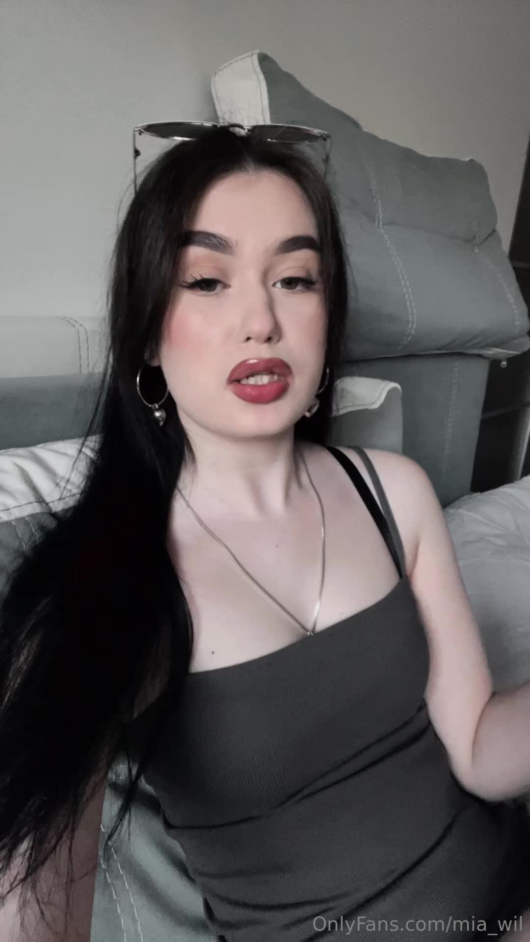 mia_wil OnlyFans leaked Does anyone know Russian or Ukrainian? on HDthot