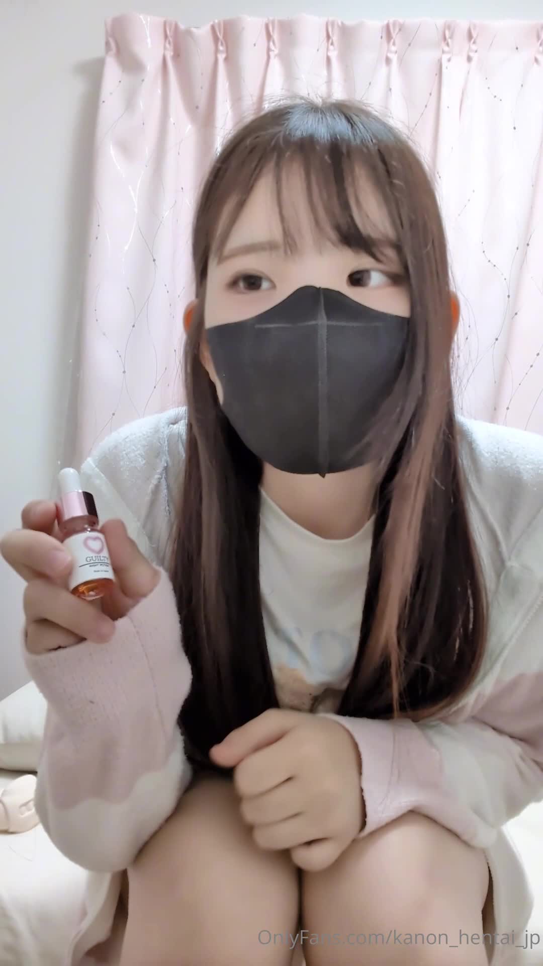 えっちな気分になるオイルを飲んでみたら・・・脚ピンオナニーで腰ガクガクのけぞり絶頂が止まらなくなりました、、、、、今回は..