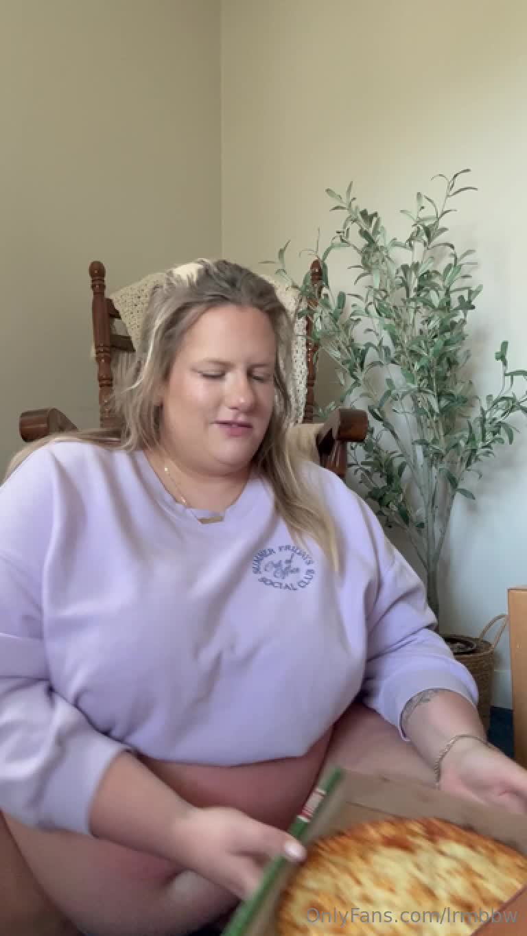 lrmbbw OnlyFans leaked Lrmbbw - Loveeee filling up on pizza  can’t believe how big my bell.. on HDthot