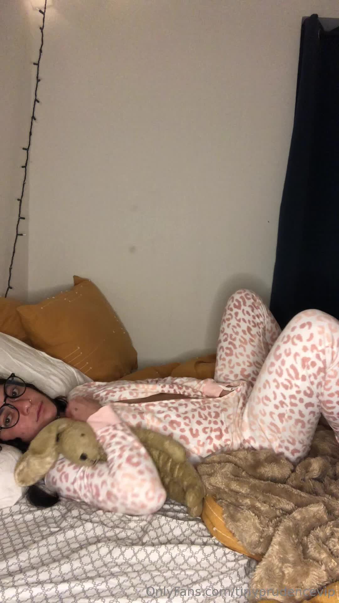 tinyprudencevip OnlyFans leaked Tinyprudencevip - Naughty little girl bedtime anal roleplay. I can't let Daddy.. on HDthot