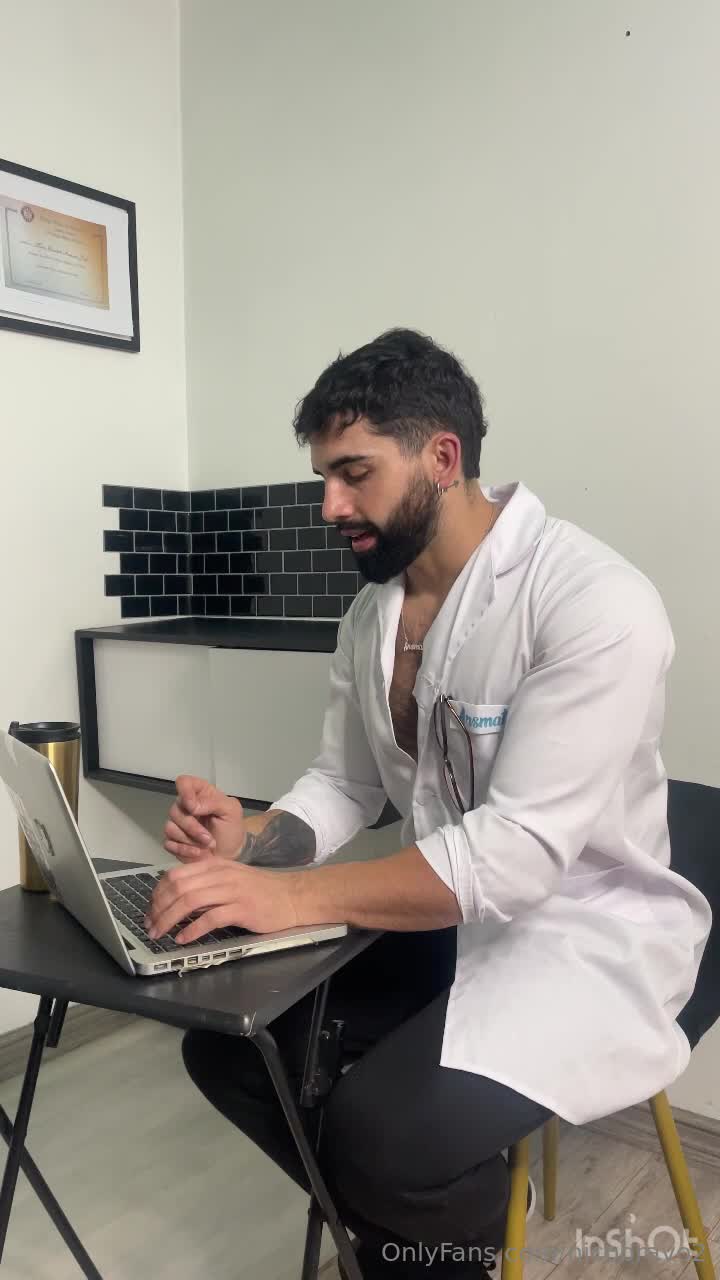 Nicobravo2 - Soy el doctor nicobravo2 🩵  Bienvenido a mi consulta, subiré..