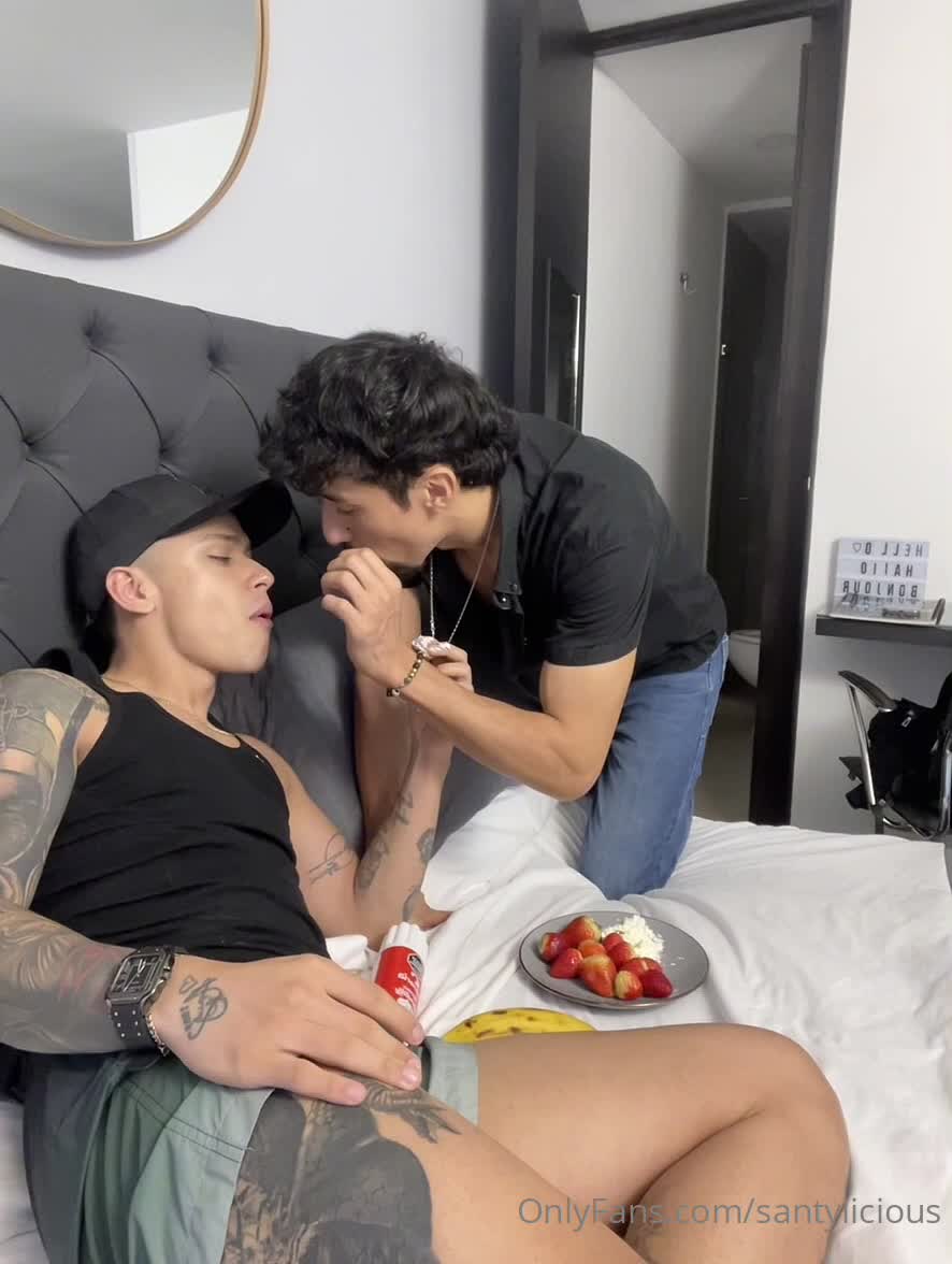 santylicious OnlyFans leaked Santylicious - I was eating strawberries and then sucking a cock, what happ.. on HDthot