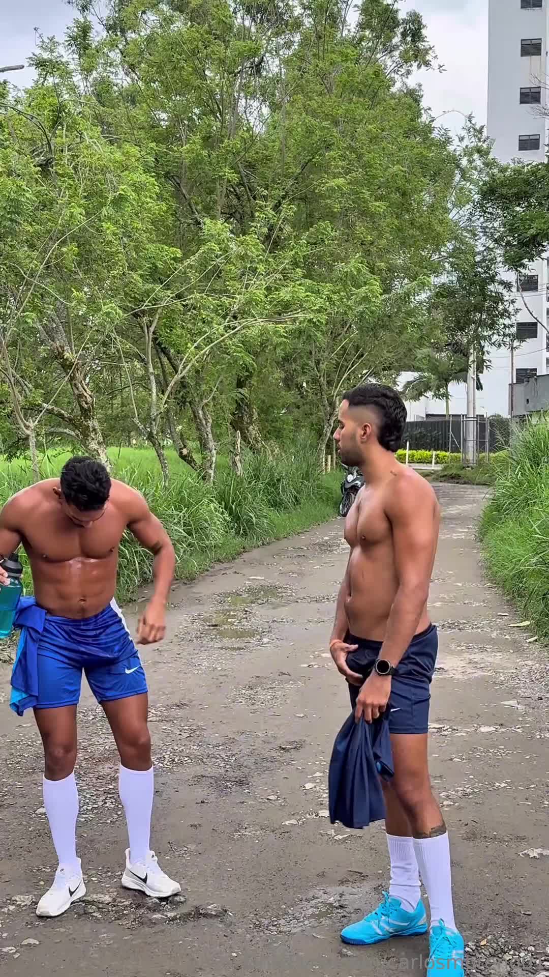 Carlosmoreno01 - Que rico mi brother y yo fuimos a jugar futbol y terminamos ..