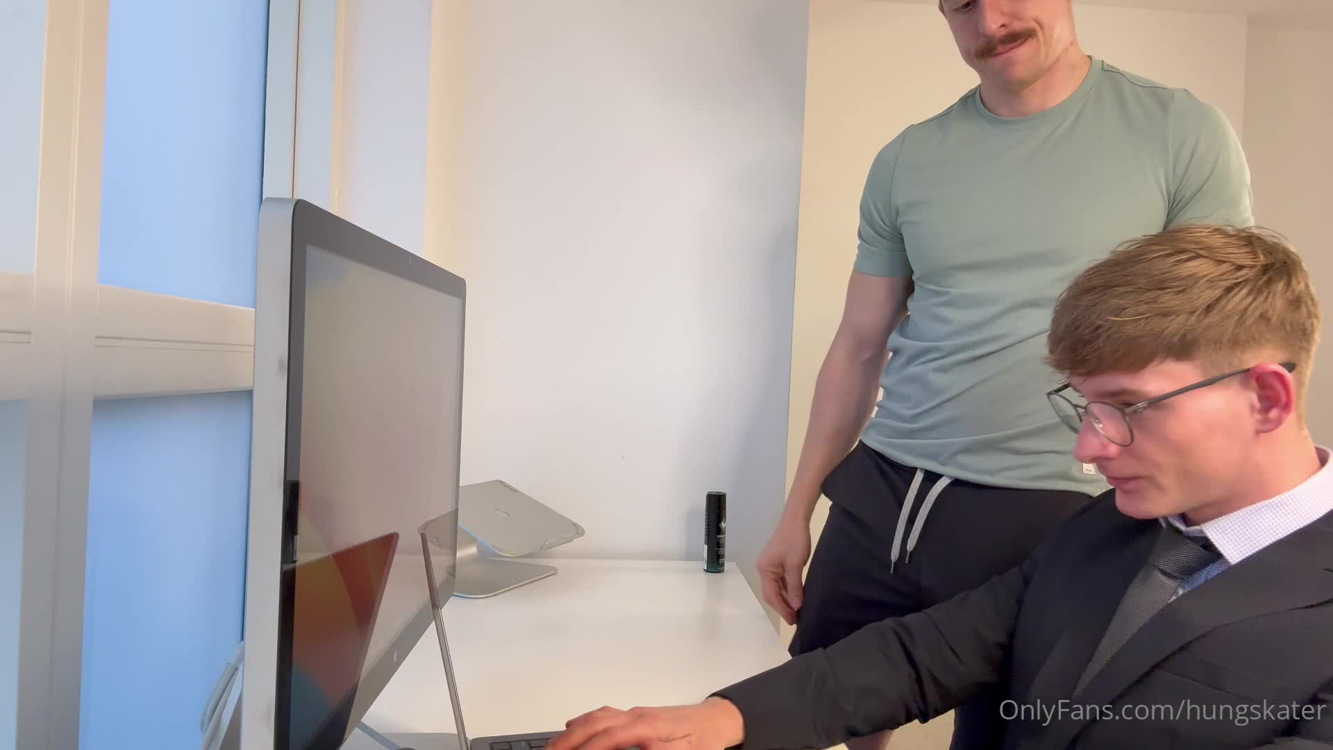 hungskater OnlyFans leaked Hungskater - I was too horny to wait for him to finish work. @juicyjaiixx.. on HDthot