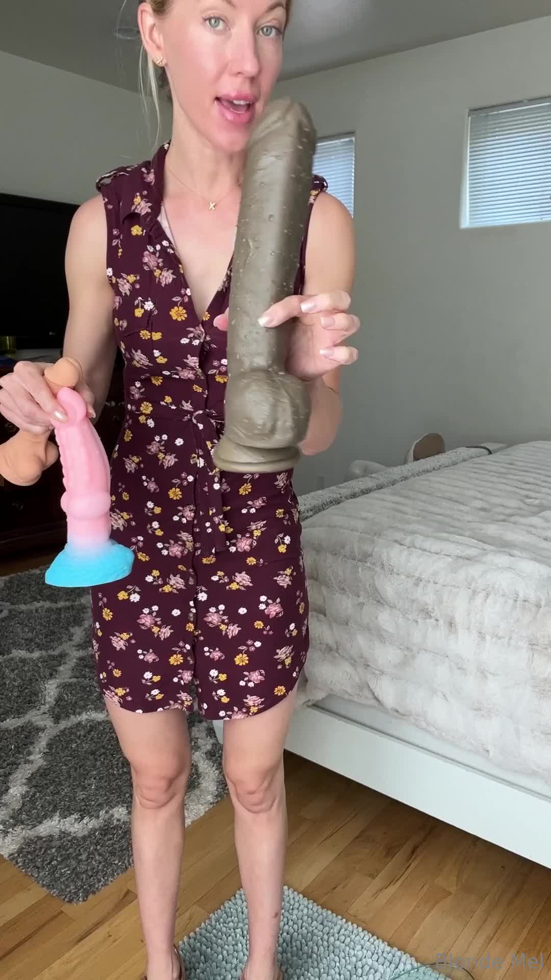blondemel OnlyFans leaked Blondemel - Squirting Sunday! Trying out a few different dildos before I.. on HDthot