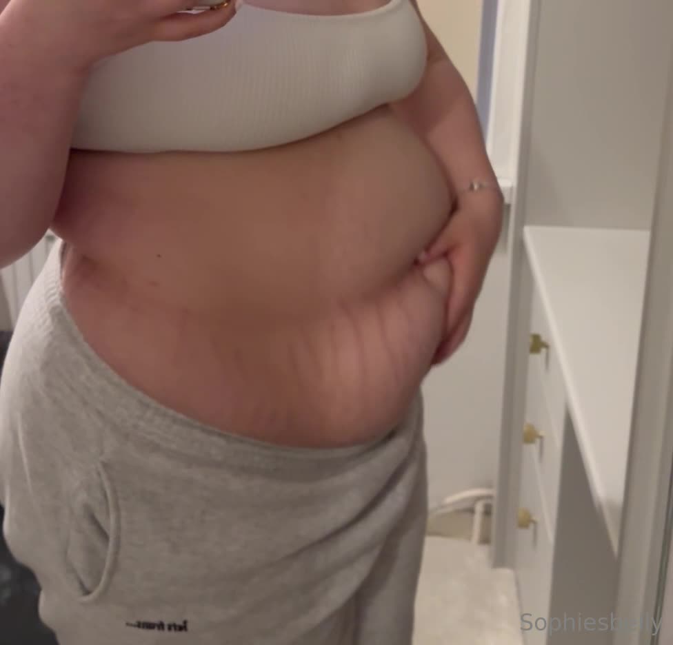 Sophiesbelly - Who wants to come rub my belly after a huge meal?