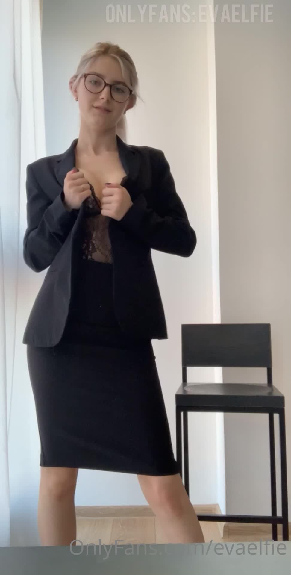 evaelfie OnlyFans leaked Evaelfie - Horny teacher is going to show you how to treat a pussy?
Eve.. on HDthot