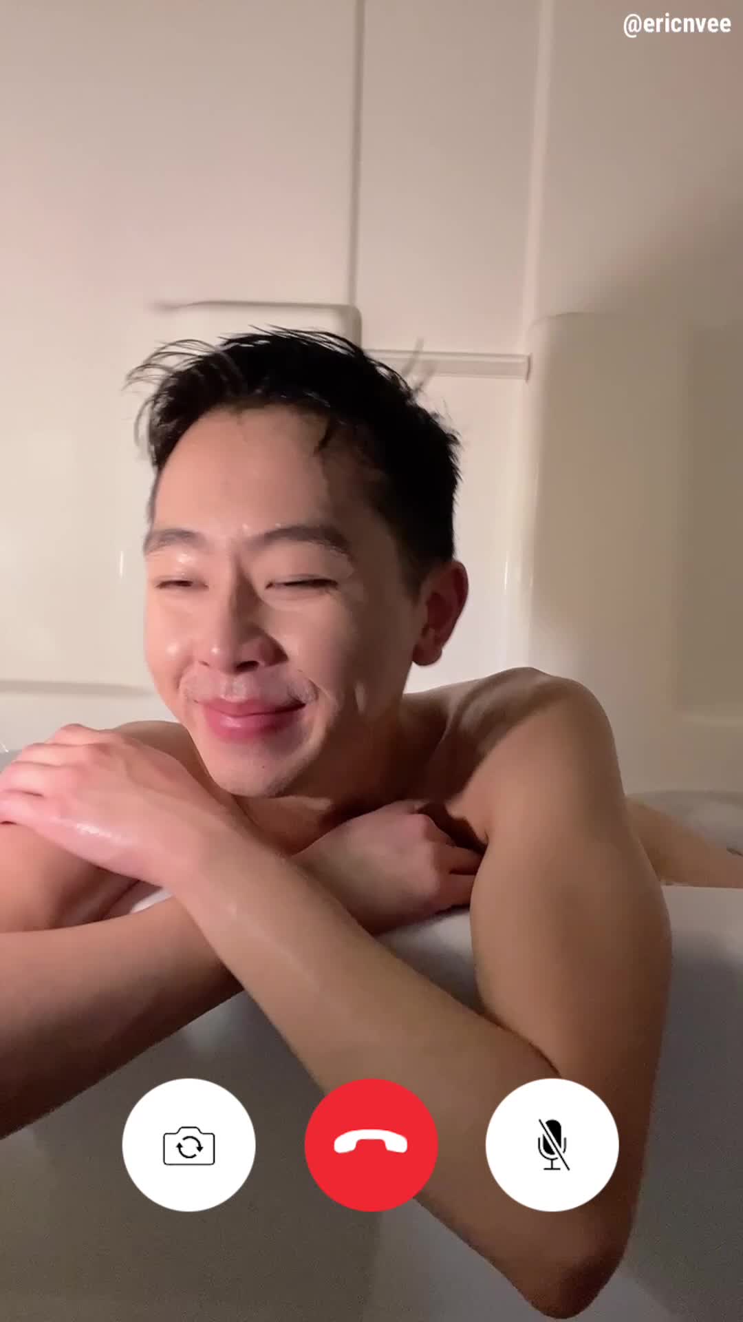 ericnvee OnlyFans leaked Ericnvee -  Bath Vid-Call Video calling while I'm in the bathtub. Wha.. on HDthot
