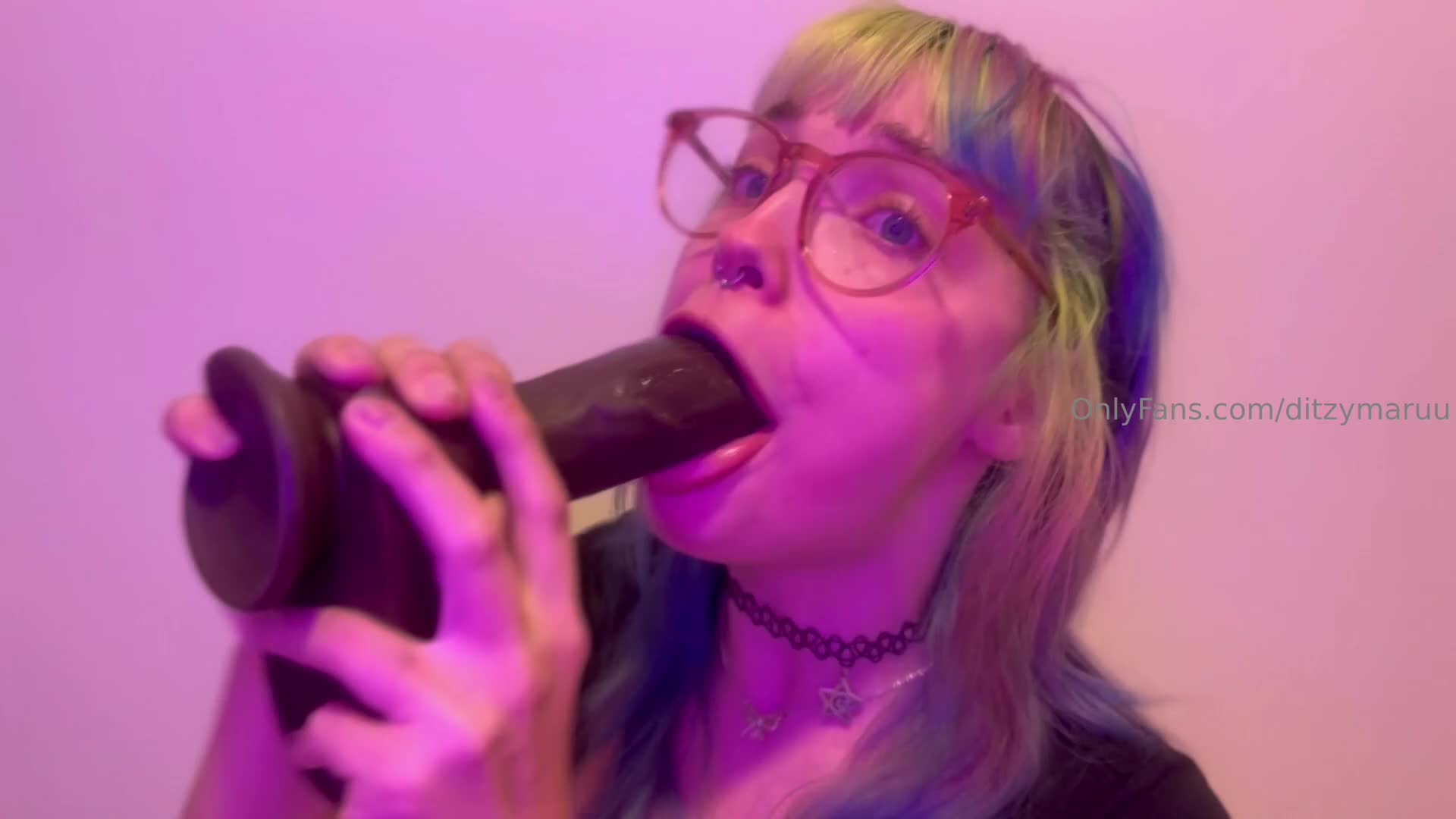 Ditzymaruu - haii !! i practiced some throating with my biggest dildos n ..