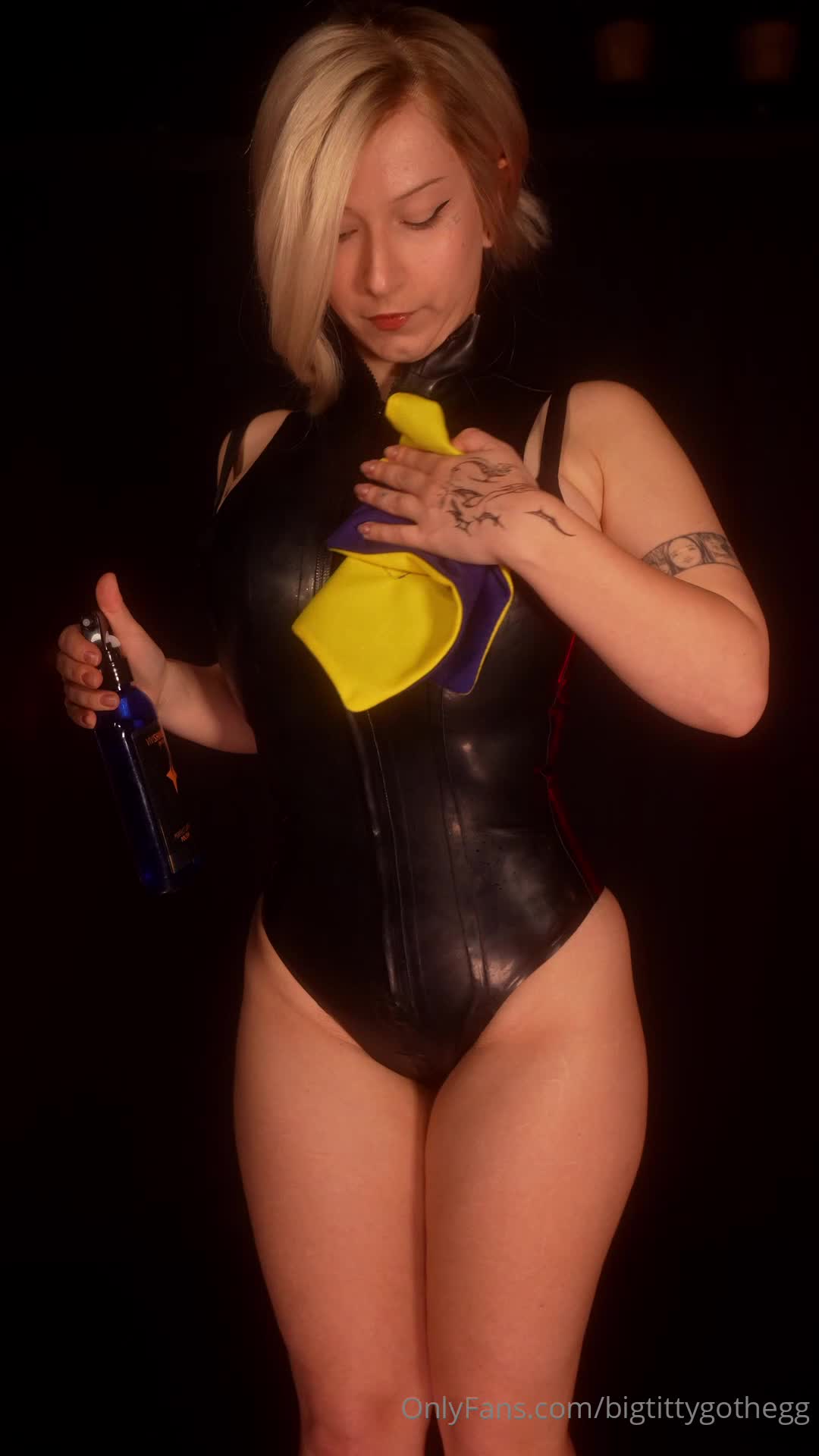 bigtittygothegg OnlyFans leaked Bigtittygothegg - Oiling myself up, do you like how this latex shows off my bo.. on HDthot