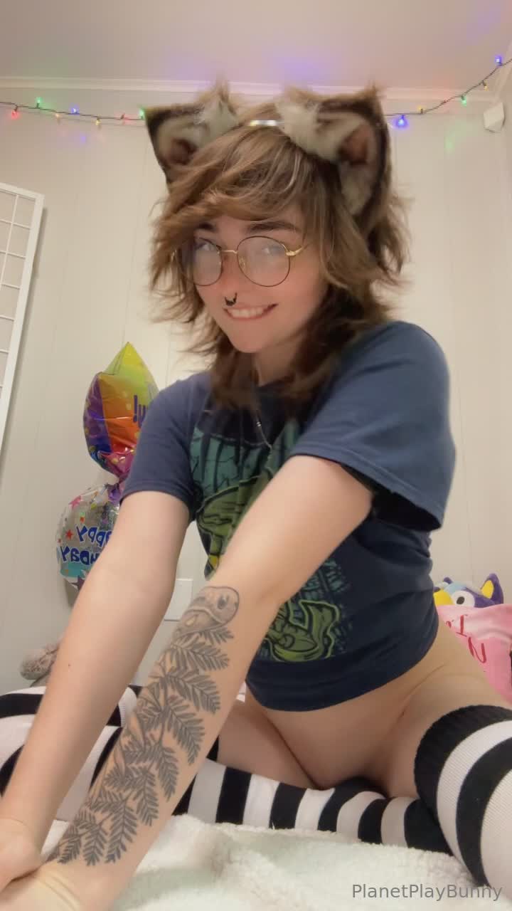 Planetplaybunny - I feel embarrassed to admit I just want to be someone’s sub...