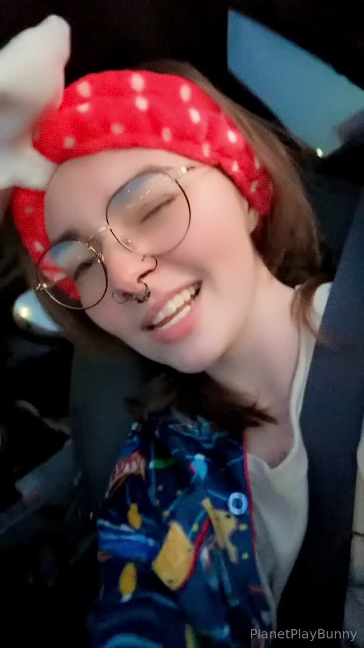 planetplaybunny OnlyFans leaked Planetplaybunny - Bare faced on the way to get some chicken and TATERS for din.. on HDthot