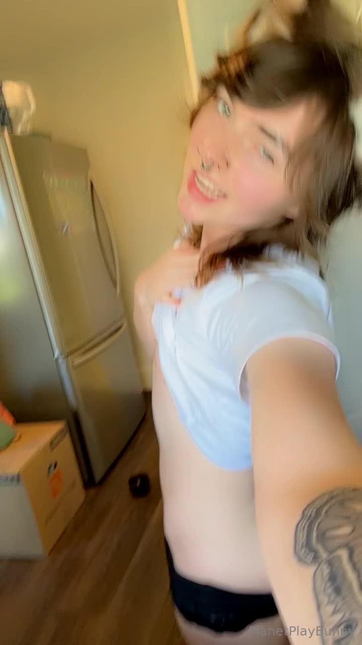 Planetplaybunny - Lil shakey, but I got up after resting for a second, I want ..