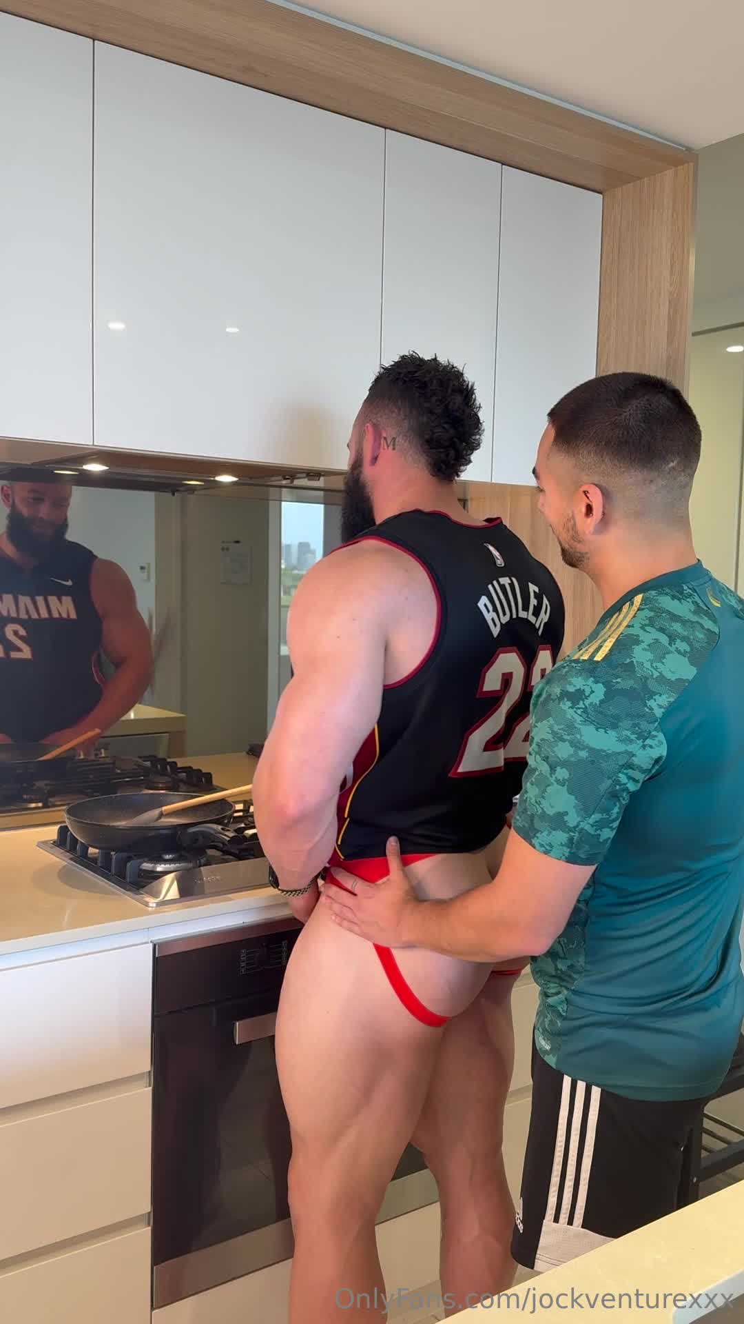Jockventurexxx - Straight lad @nath_wyld served me his huge muscle bum bum fo..