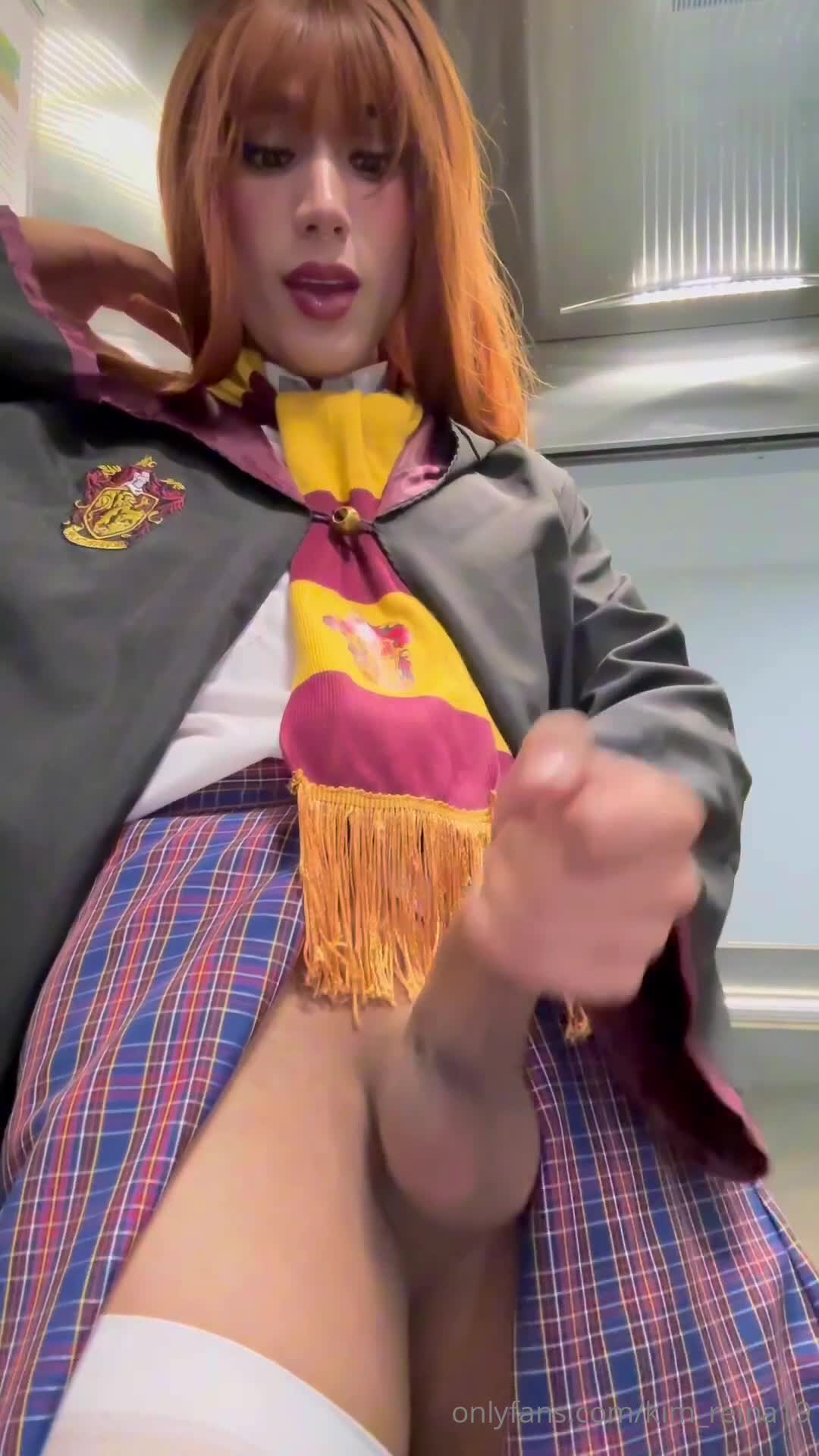 Kim_reina19 - ¡Milk, No Milk!In the elevators of Hogwarts