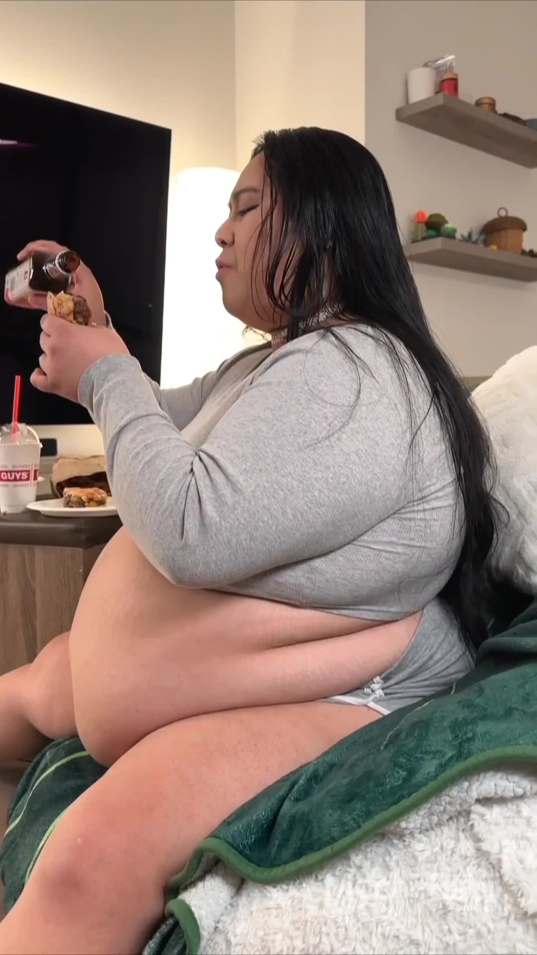 Mochiibabii - Holiday Season Binge | Candid Compilation - Part 1Originally..