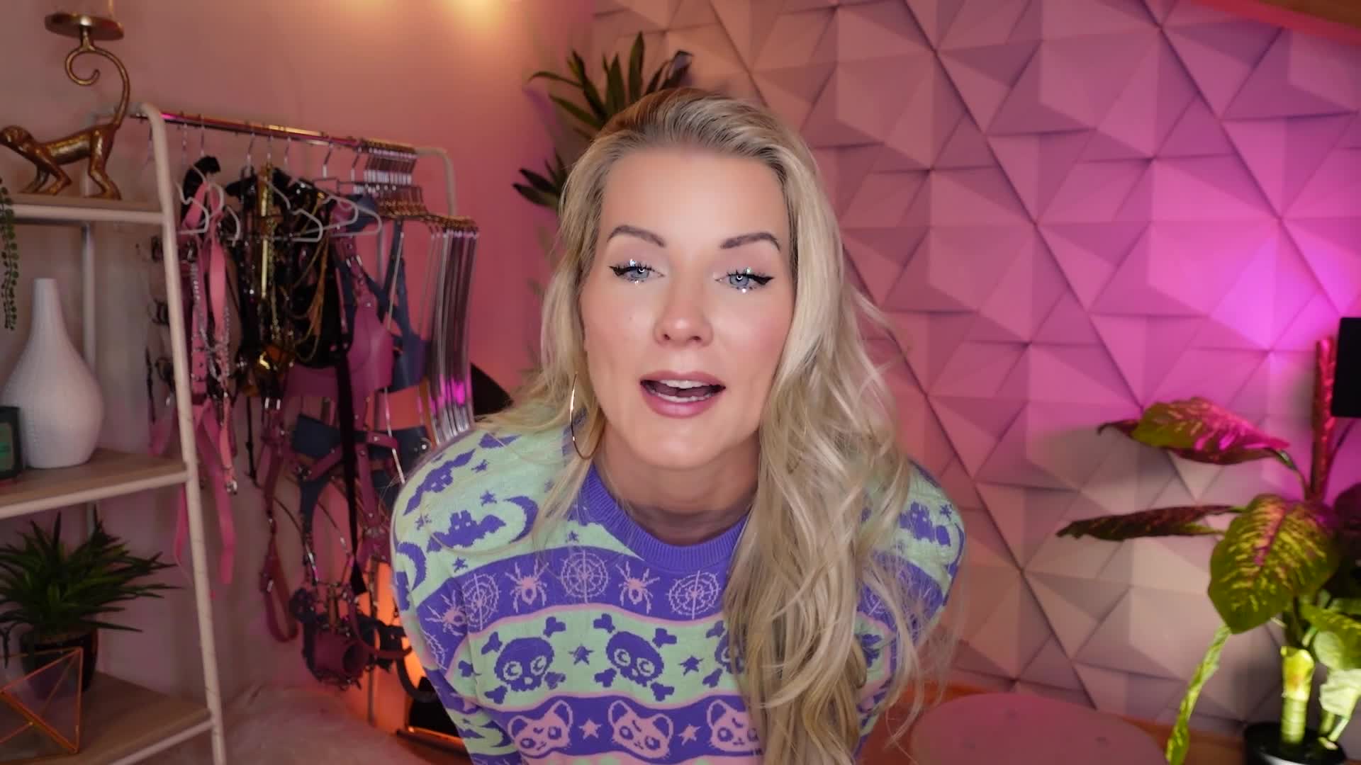 Kat Wonders Monthly Exclusive October 2021