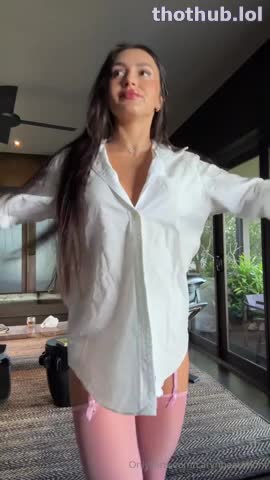 caryn beaumont squirts after riding her toy