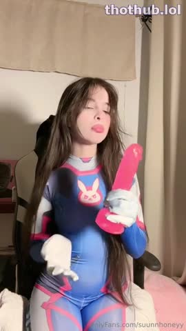 suunnhoneyy dva cosplay