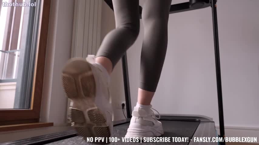 Bubblexgun's Dildo Masturbation On A Threadmill