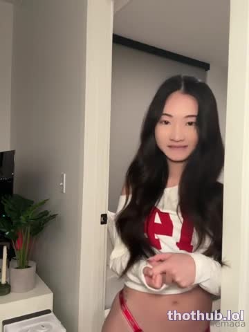 yemada enjoys masturbating with her toy
