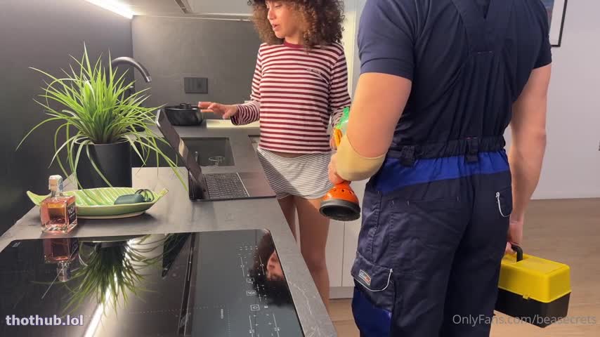 BeaSecrets handyman's cock fits in