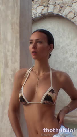 Rachel Cook outdoor poolside