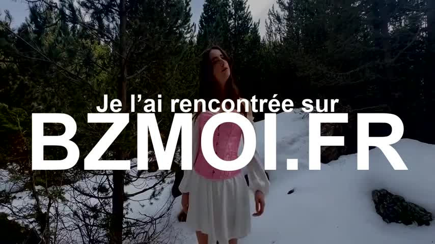 Blanche neige offre ses fesses a la neige