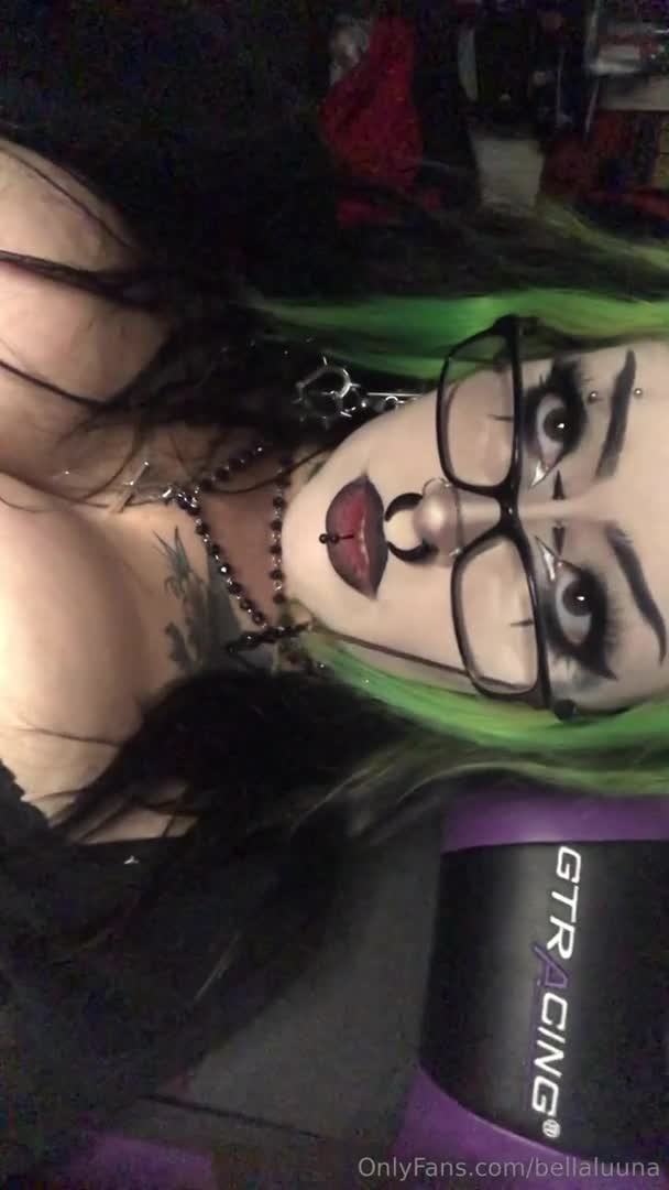 BellaLuuna Slowly Massages Her Clit - Masturbation - Tattoos - Shaved Pussy - Nose Piercing - Glasses - Goth - Clit Rubbing - Pretty Pistachio - Goth Masturbation - Pierced Body