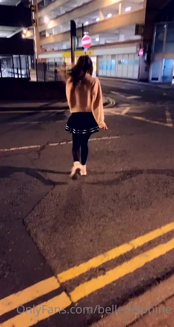 Belle Delphine Flashing Her Bra In Public - Seduction - Flashing - Public - British - Shameless
