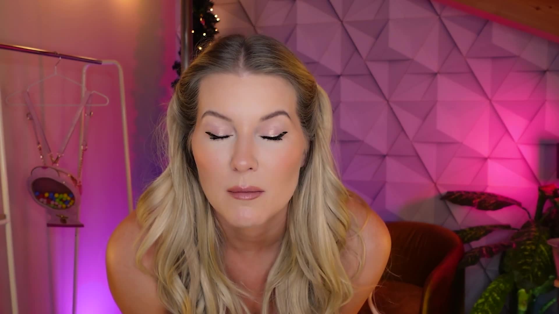 Kat Wonders Weekly 208