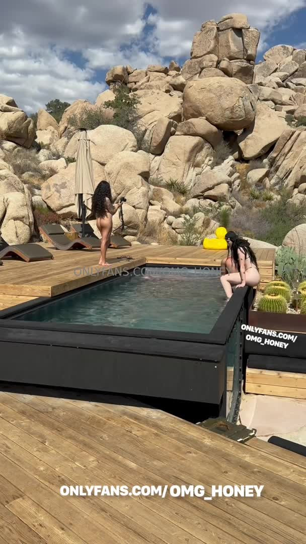 Auhneesh Nicole, Omg_Honey Join A Foursome