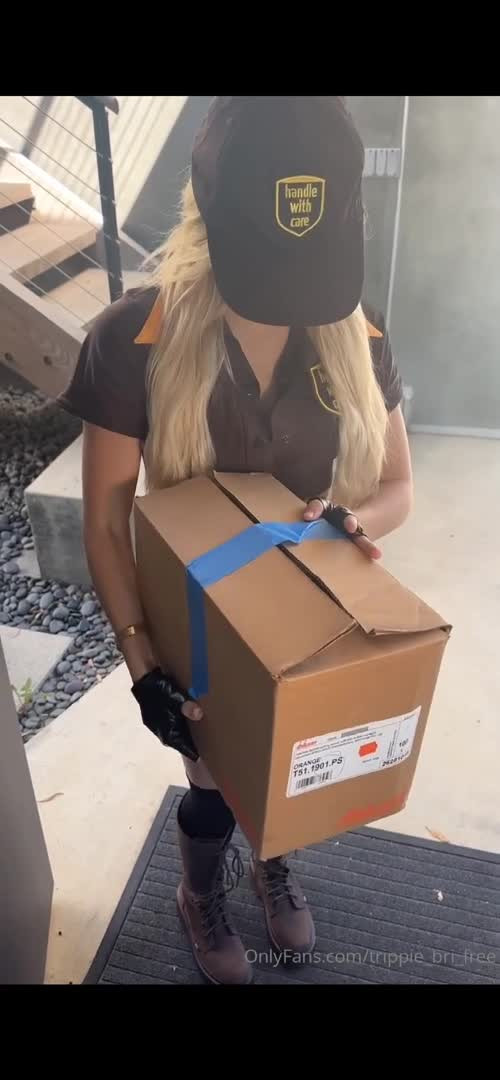 Delivery Girl Trippie Bri Gets Pounded - Blowjob - Sex - POV - Delivery Girl - BWC - Cowgirl - Reverse Cowgirl - Creampie - Blonde - BWC Creampie
