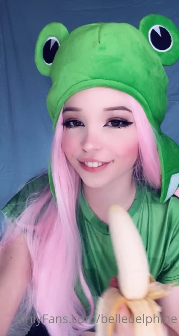 Belle Delphine As Kermit The Frog Gives A BJ - Deep Throat - Blowjob - British
