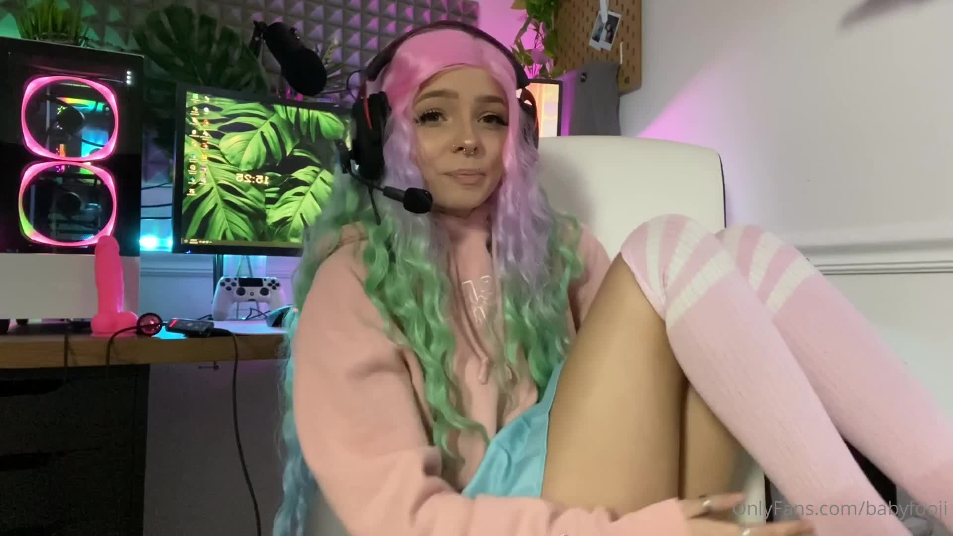 Gamer BabyFooji Masturbating On Her Set Up - Gamer Girl - Gaming - E-girl