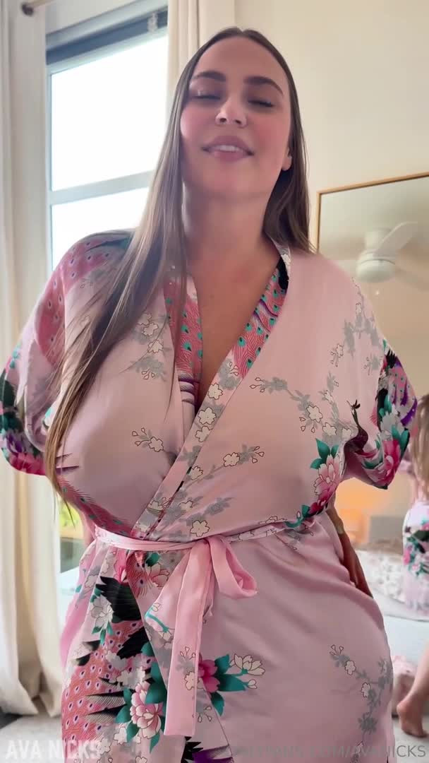 Ava Nicks Bounces On A Cock - Canadian - White - Bouncing
