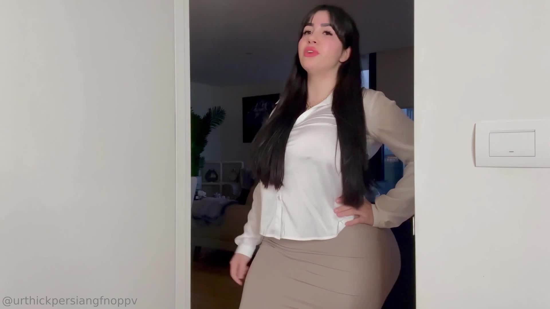 Ameliasocurvy Spreads And Fondles Her Clit - Big Boobs - Masturbation - PAWG - Solo - Big Ass - Pussy - Pussy Play - Pussy Rubbing - Fingering - Spreading