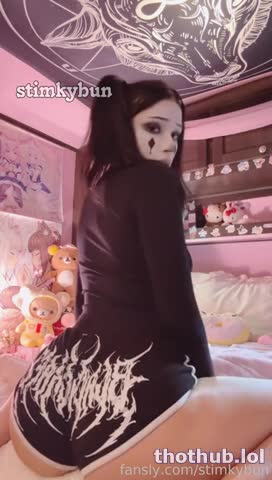stimkybun masturbates in a mime cosplay