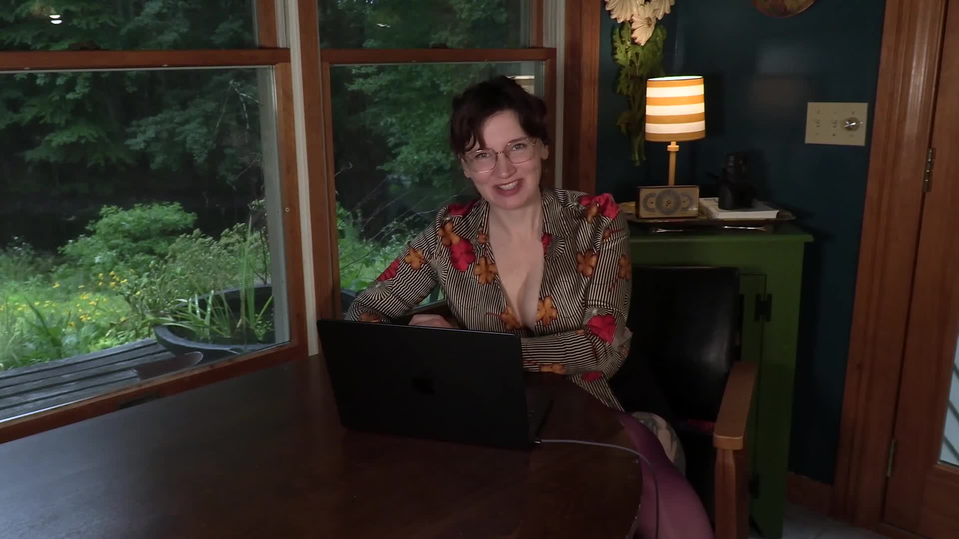 Bettie Bondage – Tea Time with StepMOM
