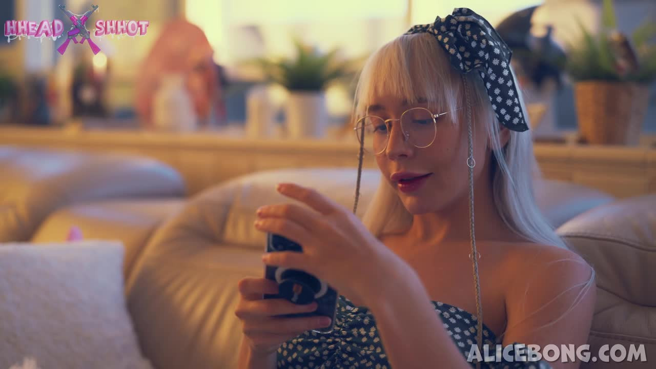 AliceBong - Dirty Girl Masturbates On Porn #1353672
