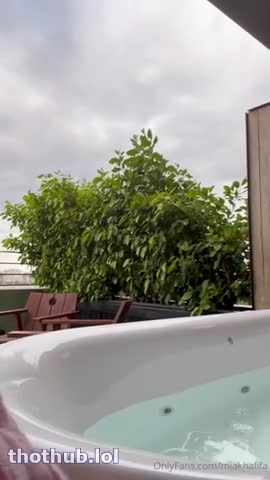NEW Mia Khalifa 40min Balcony Bath Leak