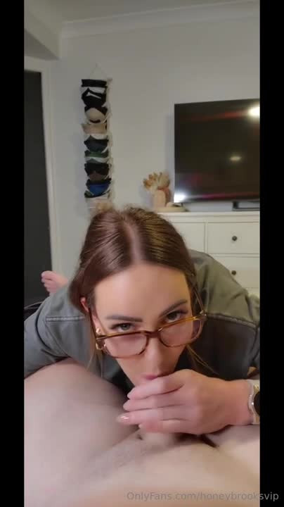 HoneyyBrooks - Receives A Facial After Sex