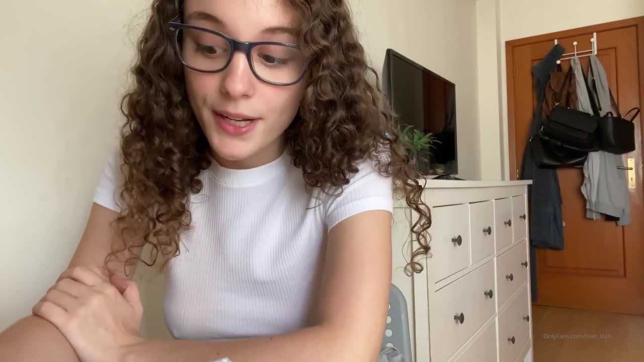 Lovelilah | Love_lilah - Masturbates In Her Hot Thigh Highs