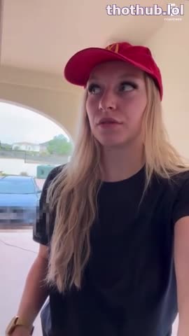 Noa Maes Gets Railed While Delivering Fast Food