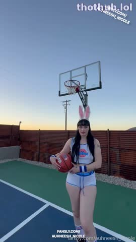 Auhneesh fucks on basketball court