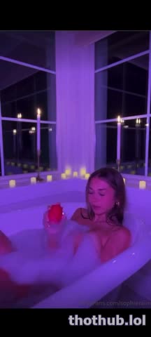 Sophieraiin naked pussy tease bubble bath