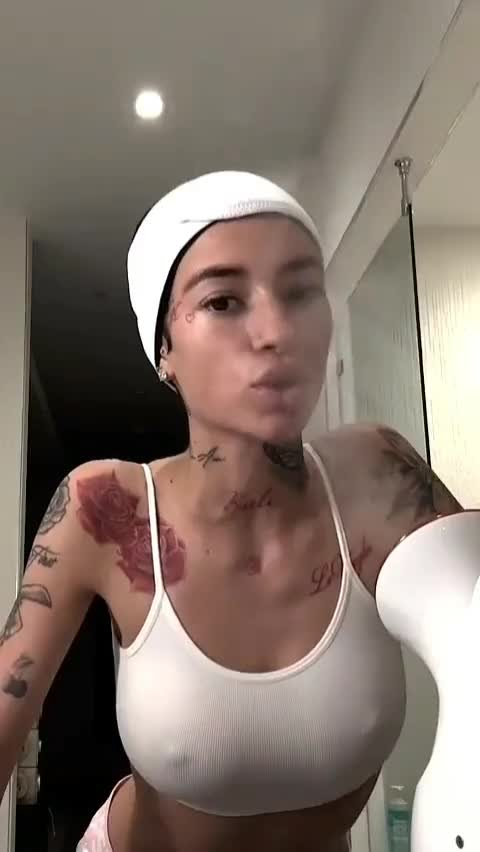 Bhad Bhabie Nipple Pokies Teasing Onlyfans Video Leaked