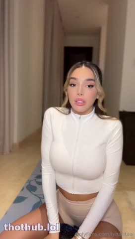 Lyna Perez workout show