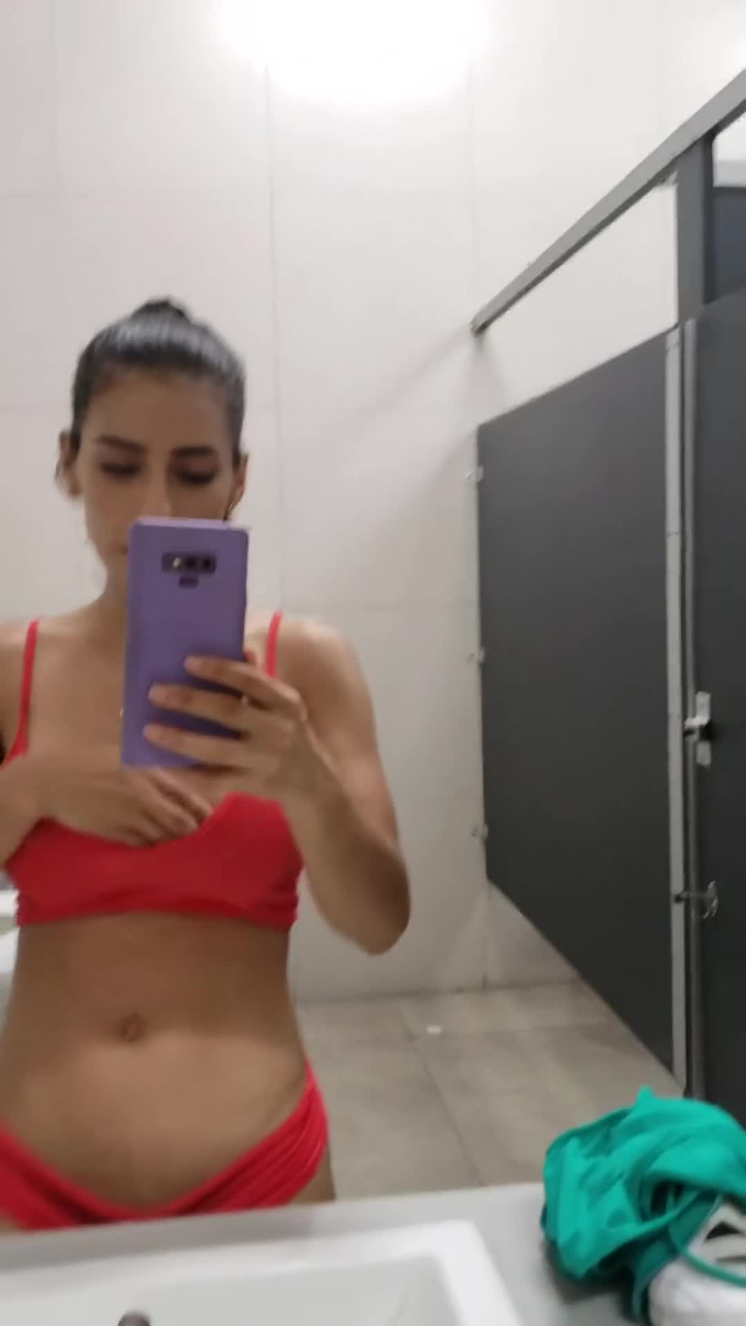 Anabella Galeano Bathroom Mirror Fingering Onlyfans Video Leaked