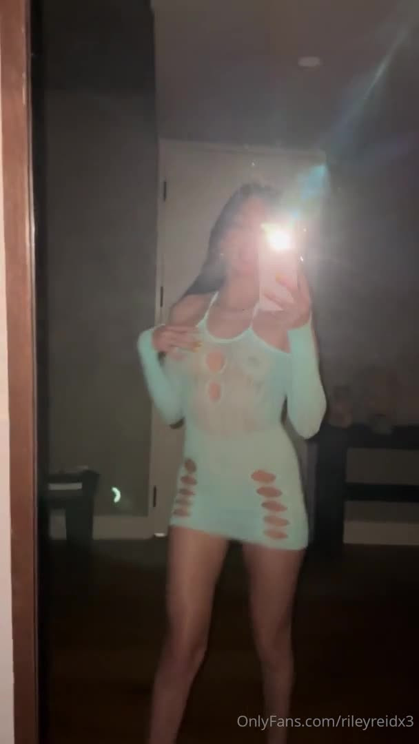 Riley Reid Masturbates Before She Parties - Masturbation - American - White - Pornstar - Pornstar Masturbation